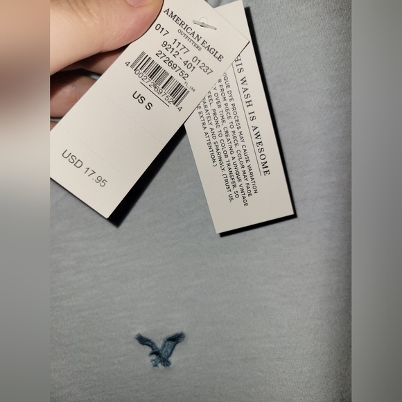 American Eagle Outfitters Light Blue V-neck Cotton Tee NWT - Picture 4 of 4